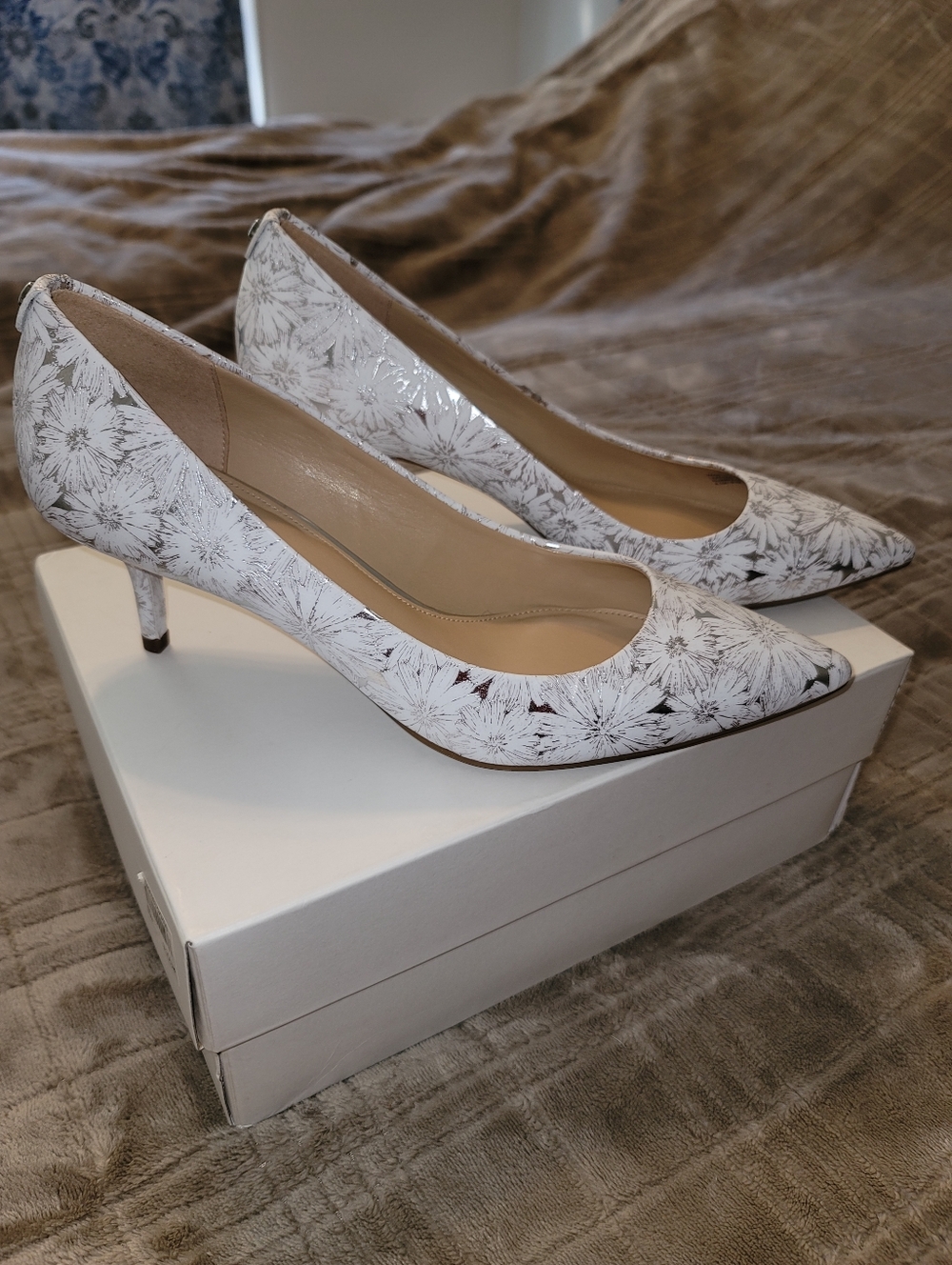 Michael Kors White Floral Pointed Toe Kitten Heels